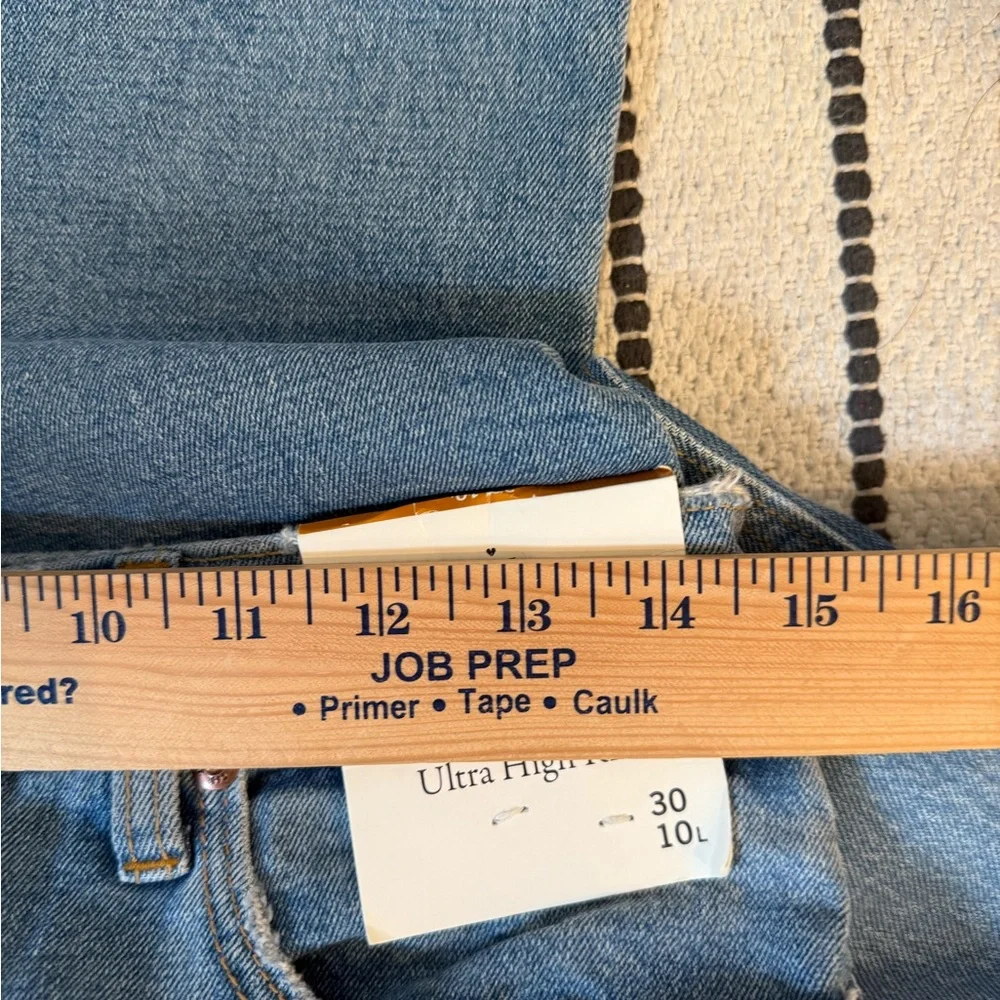 Abercrombie & Fitch Curve Love Ultra High Rise Ankle Straight Jean - Picture 8 of 12